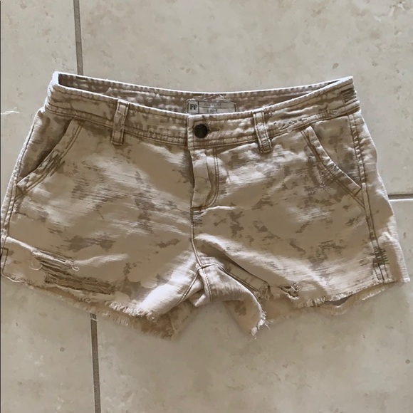 **Bundle** Free People Frayed Cutoff Low Rise Shorts Size 0 - Picture 2 of 6